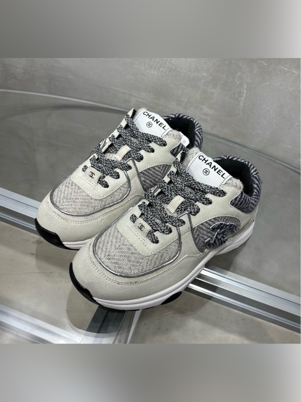 🚩steal CHANEL Grey and Black Tweed Runner Sneakers